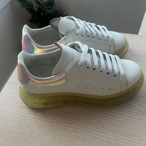 Alexander McQueen Oversized Sneakers
Size: EU 36